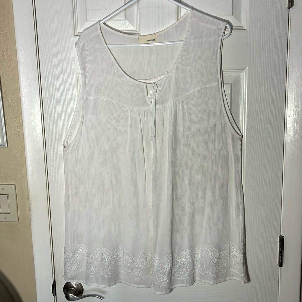 Dept 22 sleeveless pullover white rayon boho top lace embroidered floral hem 2X